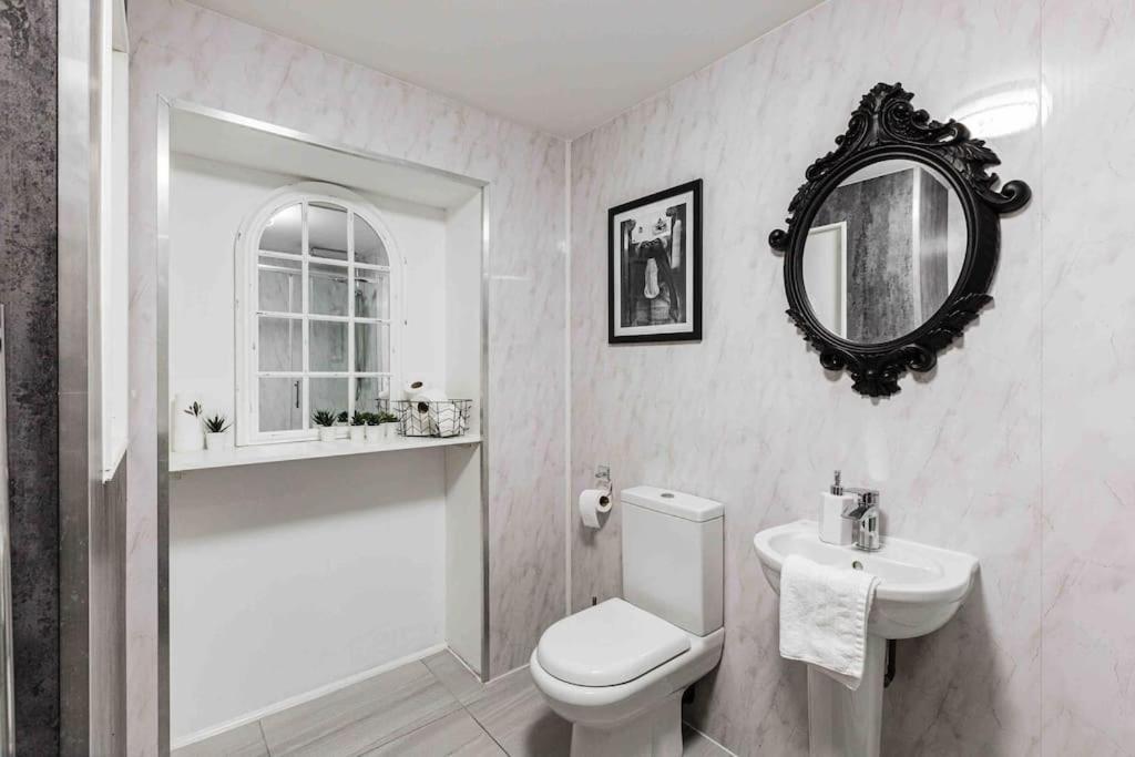 Vip City Centre Apartment With Secure Free Parking Liverpool Bagian luar foto