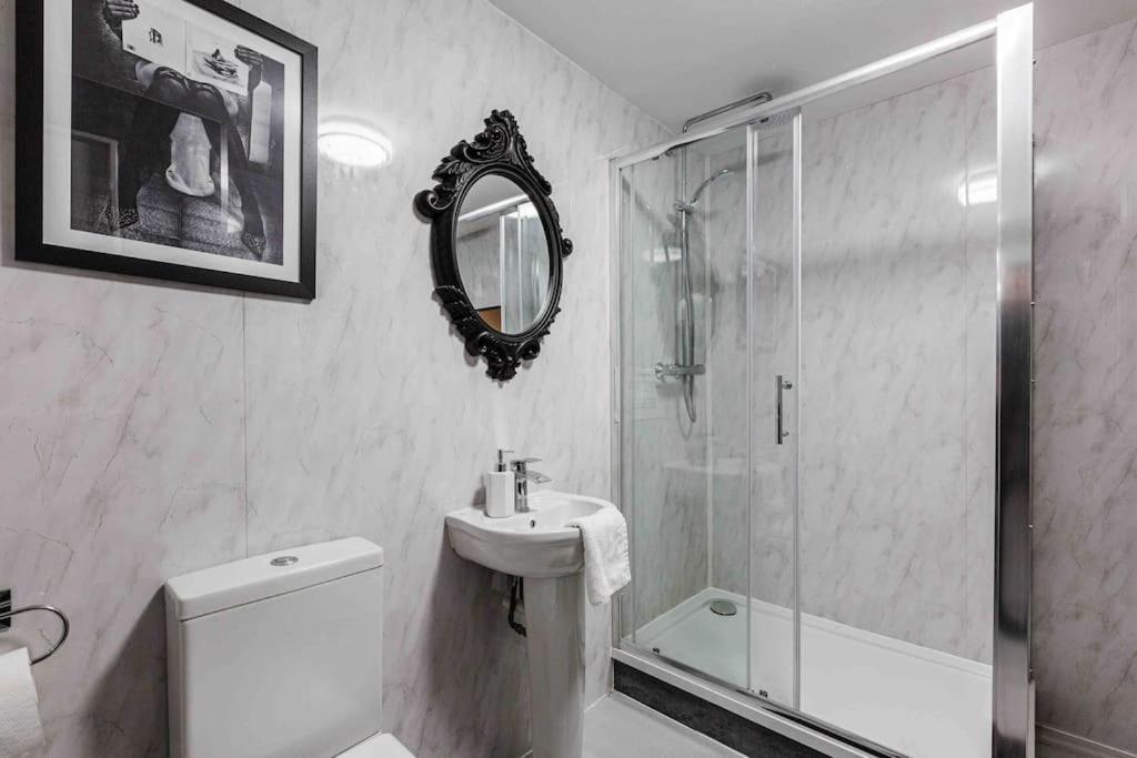 Vip City Centre Apartment With Secure Free Parking Liverpool Bagian luar foto